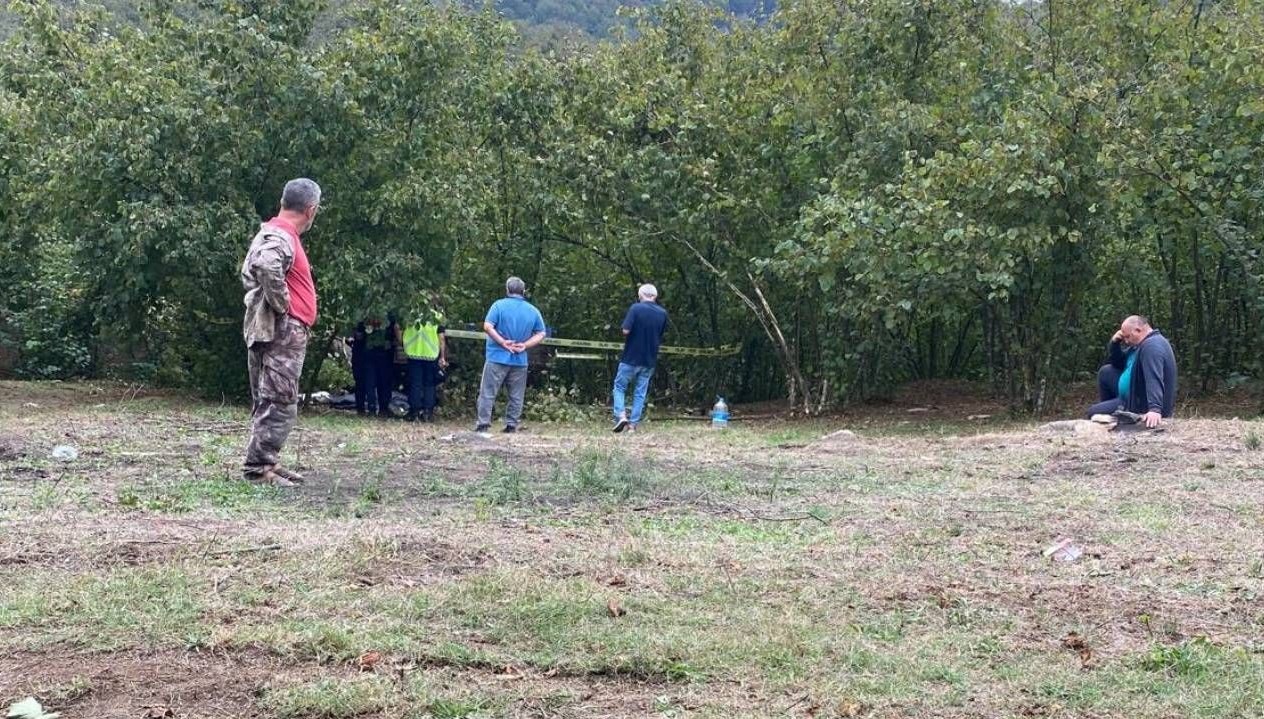 Devrilen traktörün altında kalan sürücü öldü