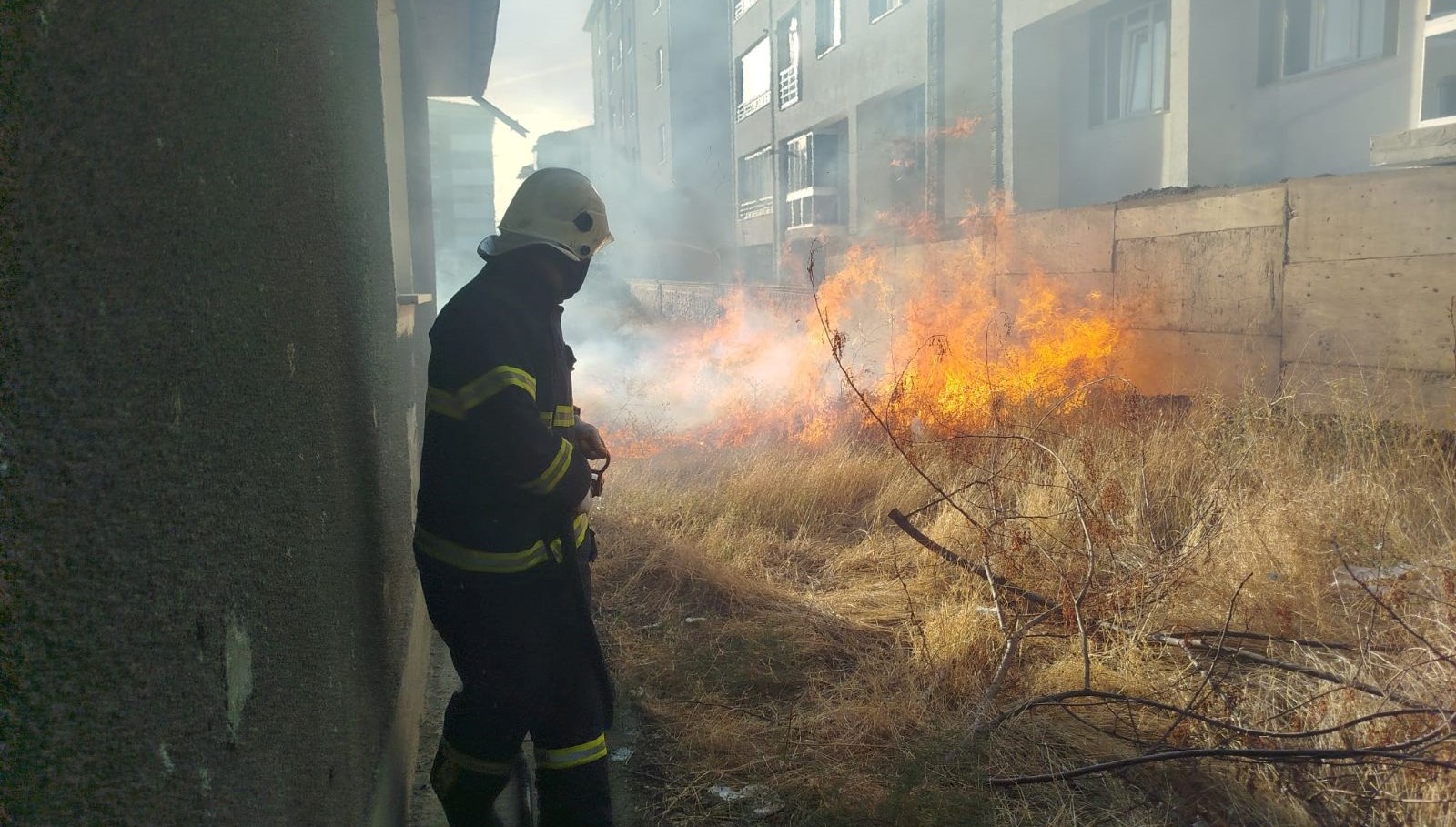 Erzincan’daki örtü yangını söndürüldü
