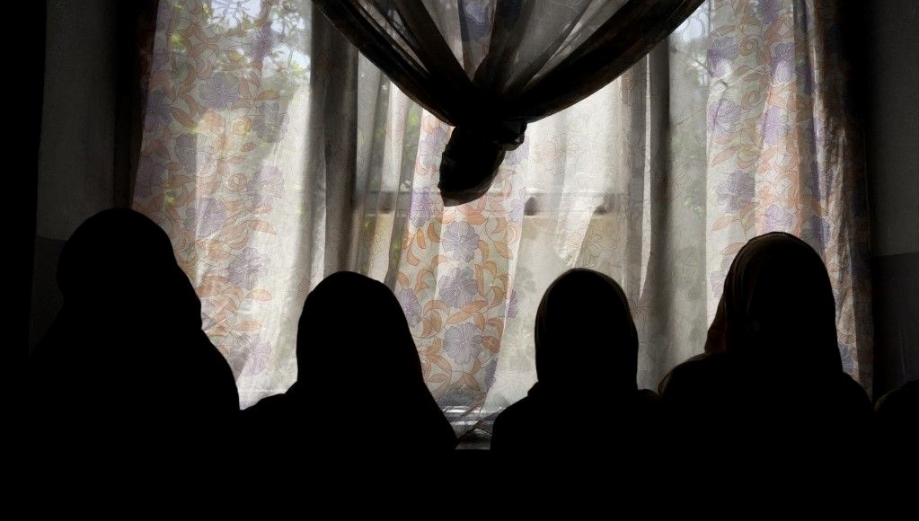 “Kadınların sesi susturuluyor”: Taliban kadın yazarların kitaplarını yasakladı