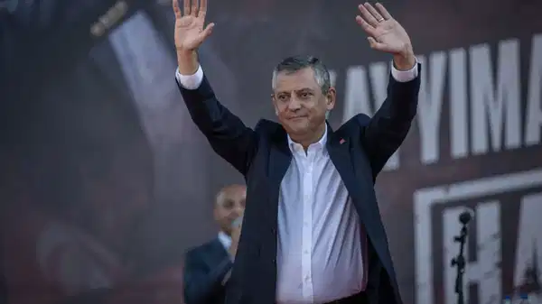 Özgür Özel’den dikkat çeken paylaşım: ‘Alevi canlarla yüreğimiz birdir’