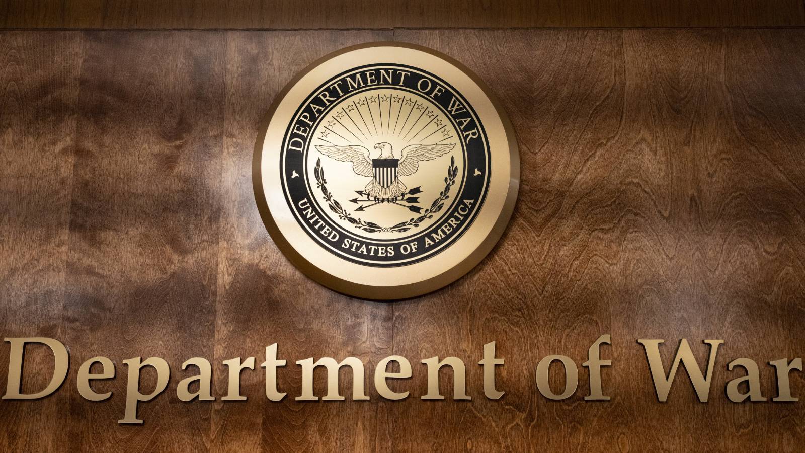 Pentagon’da “Savaş Bakanlığı” tabelaları asıldı