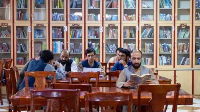 taliban kadinlar tarafindan yazilmis kitaplari mufredattan cikardi UbMAOJ4f