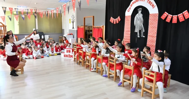 atam kreslerde cumhuriyet coskusu ulA7QDrj.webp