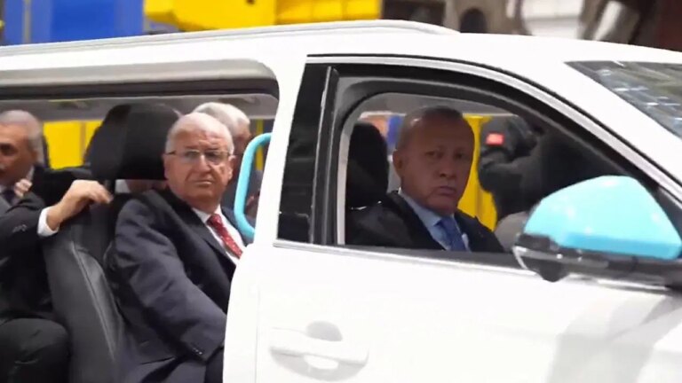 erdogan ozel uretim limuzin tarzi toggla torene katildi czwZ5C1x.jpg