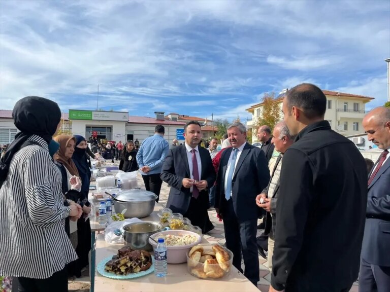 lacinde filistin icin yardim kermesi P4b1Qzig.jpg