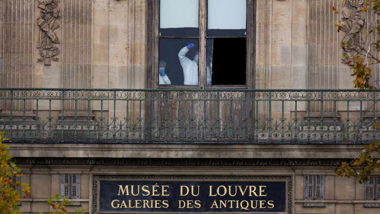 louvre muzesinden calinan mucevherlerin tahmini piyasa degeri 88 milyon euro IPd52ZBA.jpg