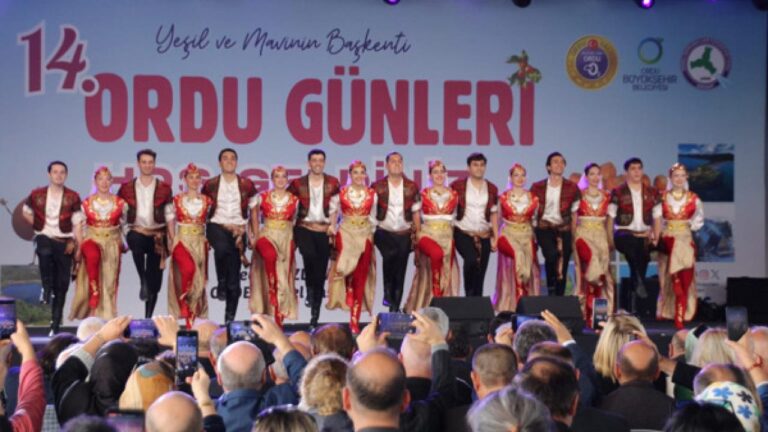 14-ordu-gunleri-coskuyla-devam-ediyor-ilk-kez-ataturk-havalimani-millet-bahcesinde-x8ivnMlz.jpg
