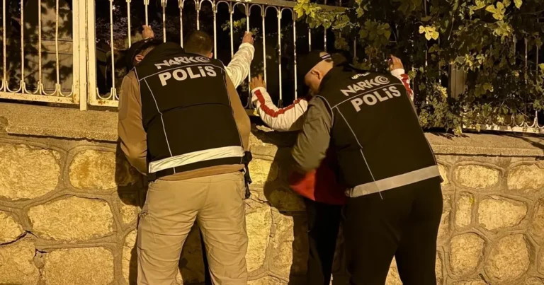 adiyamanda-narkotikten-sok-uygulama-8q95DISI.webp