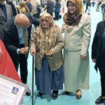 malatyada 88 yasinda okuma yazma ogrenen emine genc kitap fuarinin onur konugu oldu TpzFsLMi.jpg