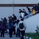 okulda korku dolu anlar sopalarla baskin yaptilar D6fOsHtJ.jpg