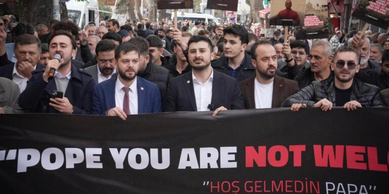 saadet-partisiden-papa-protestosu-s7p6TZCJ.jpg