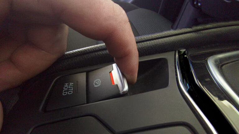 arabadaki-guvenlik-sirri-herkes-bu-dugmeyi-bilmeli-KpMjZPRi.jpg
