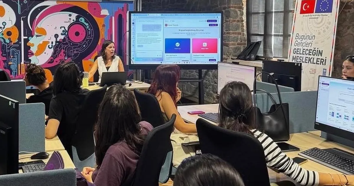 izmir-buyuksehir-gencleri-dijital-genclere-hazirliyor-EyA8iFBn.webp