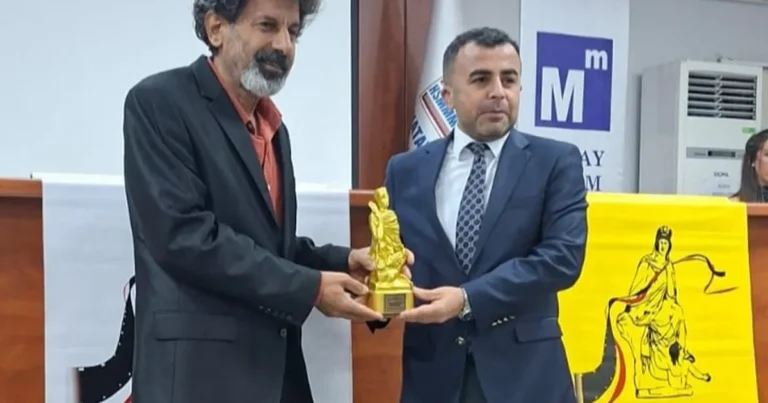 kose-yazarimiz-necmi-cemale-antakya-uluslararasi-film-festivalinde-onur-odulu-HDJHjYdr.webp