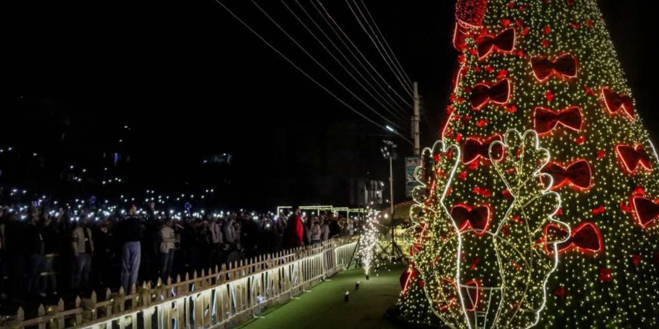 suriyede-14-yil-sonra-ilk-kez-noel-hazirliklari-yapildi-nPTY8hta.jpg