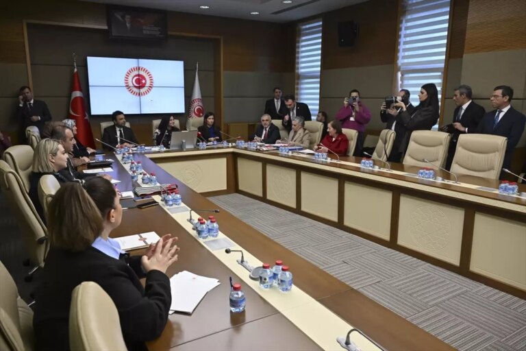 tbmm-suca-suruklenen-cocuklara-iliskin-arastirma-komisyonu-toplandi-wBiZDIm6.jpg