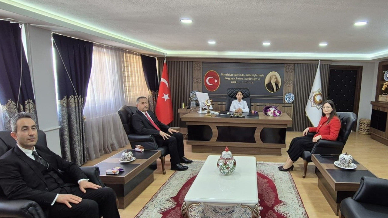 Gülağaç’ta 23 Nisan Bayramı Coşkuyla Kutlandı: Kaymakamlık Çocuklara Devredildi