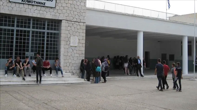 Disisleri bakanligindan yunanistanin turk okullari kararina sert tepki 87wA8we9
